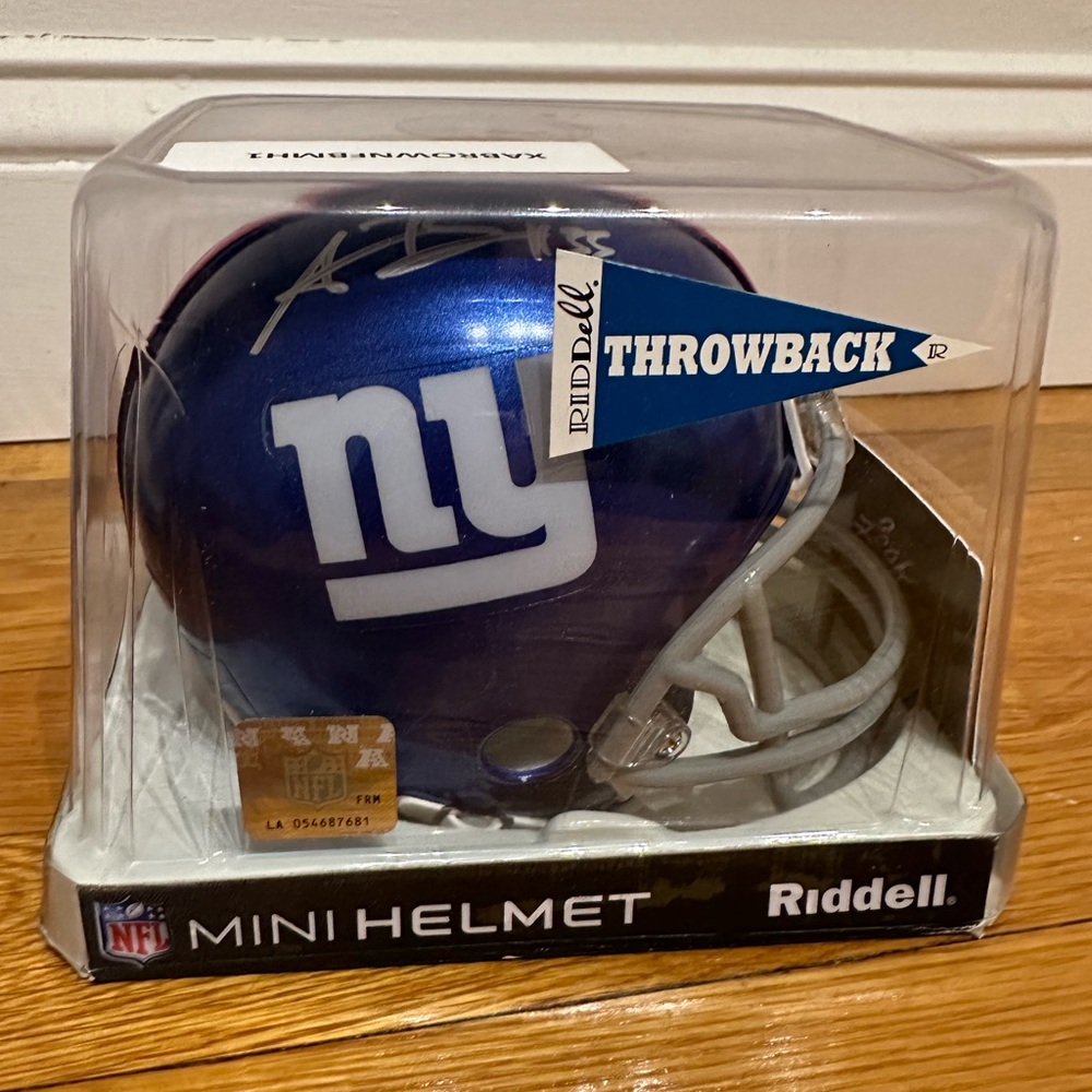 Signed autograph New York Giants Andre Brown mini football helmet